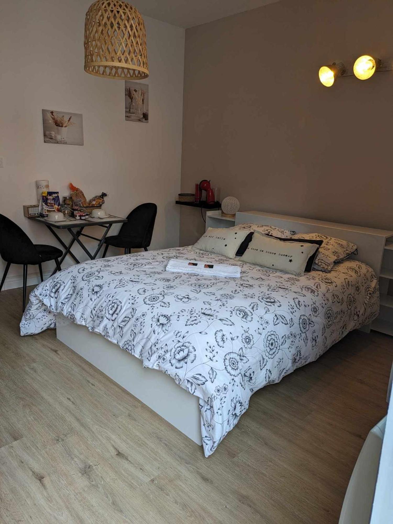 Chez Cerise Bed and Breakfast Tournay Eksteriør billede